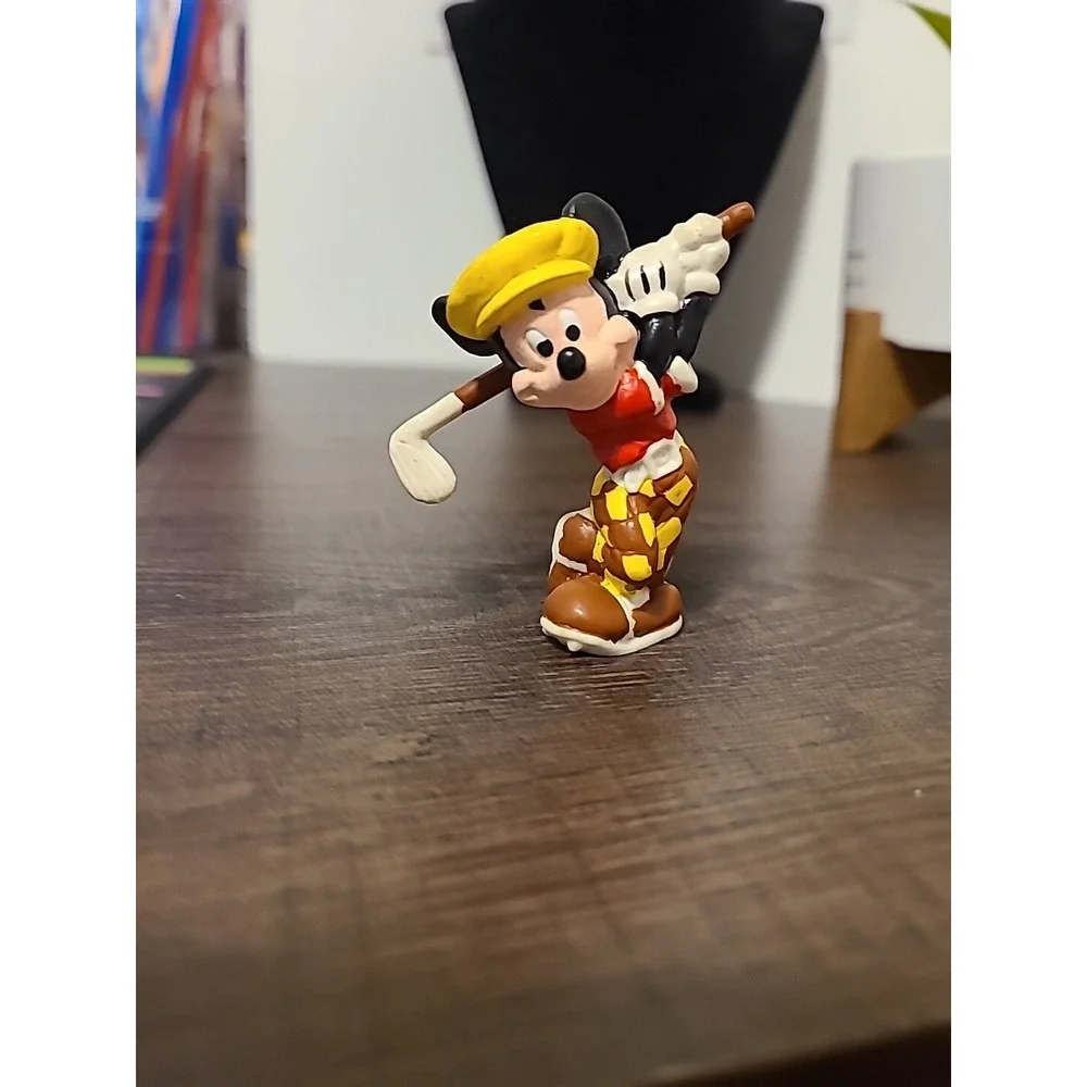 Vintage Genuine Disney Applause Mickey Mouse Golfing Plastic Figure 2 1/4